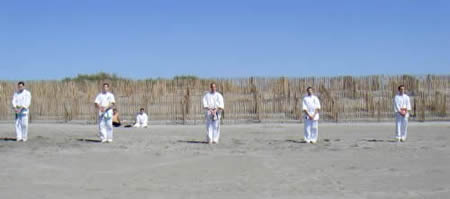 Entraînement kata à la plage du petit travers