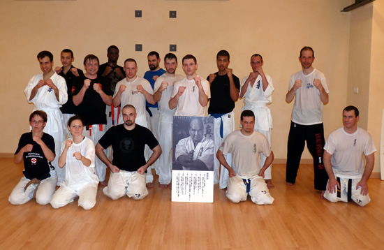 Photo de groupe à la fin de l'entraînement au Club Lyon Kyokushin