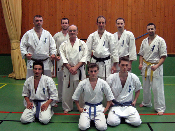 L'équipe du Ryuko Dojo en présence de shihan Jacques Legrée, à la fin du passage de grades zone sud