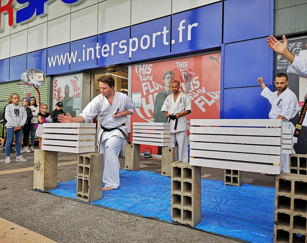 Démonstration de karaté Kyokushinkai à Inter Sport St Aunès