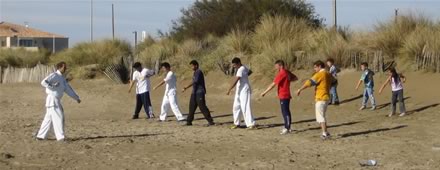 Entraînement au kihon à la plage près de Montpellier